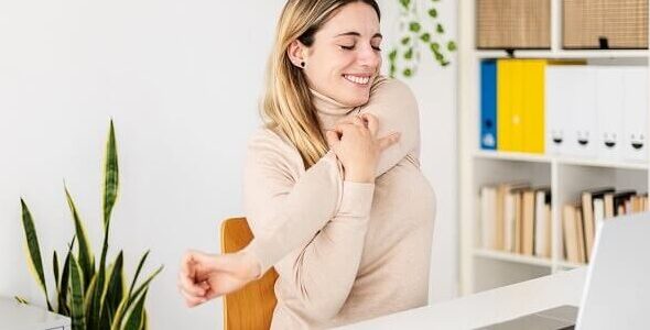 laptopy-z-duzym-ekranem-vs-laptopy-z-malym-ekranem-co-jest-lepsze-dla-nauczyciela-653x300