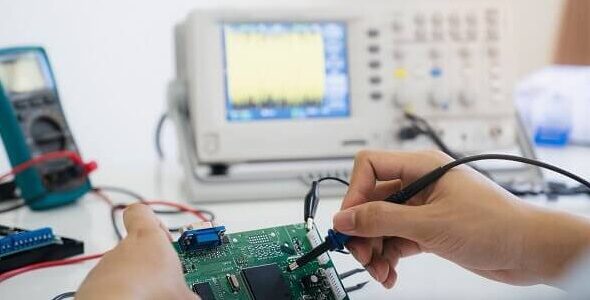 uklady-elektroniczne-653x300